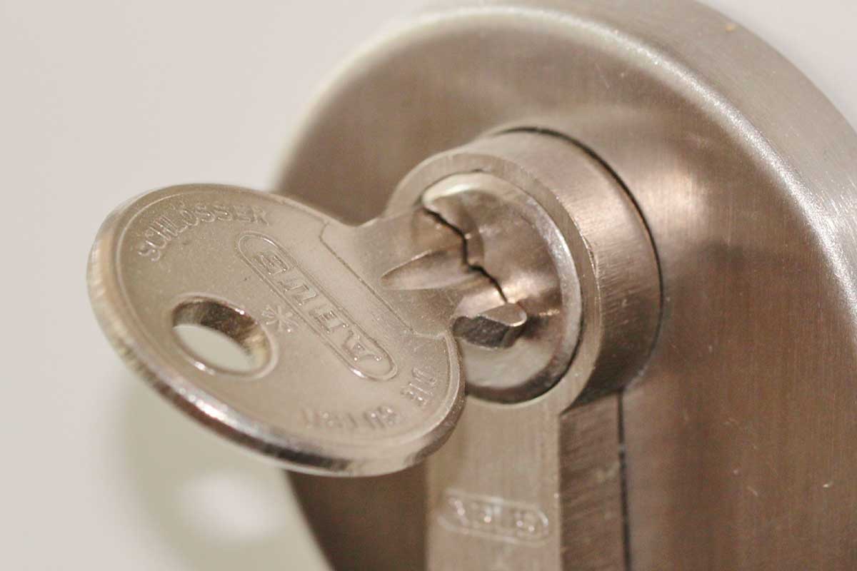 Instalación de cerradura con llave